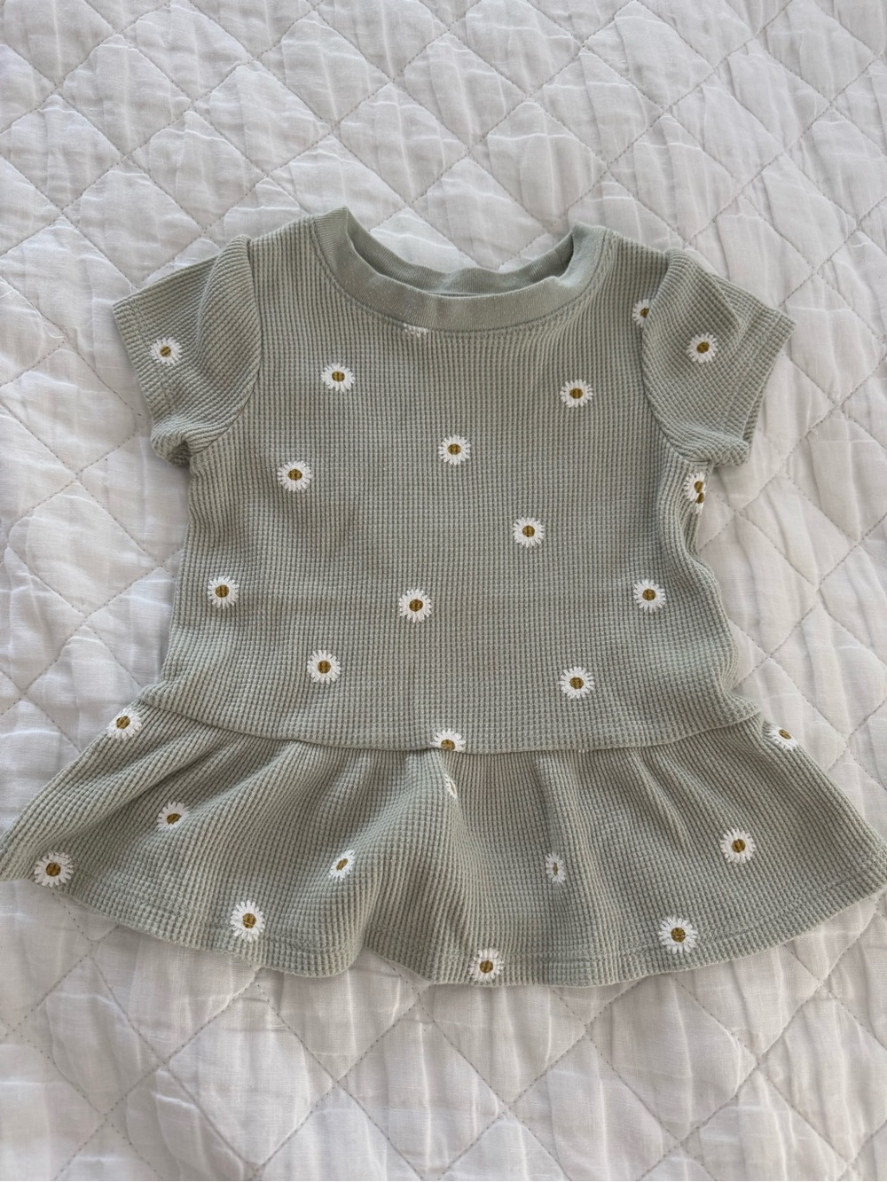 Girls' Sage Green Daisy Knit Peplum Top - Casual Playtime Style